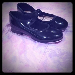 Girl's tap shoes